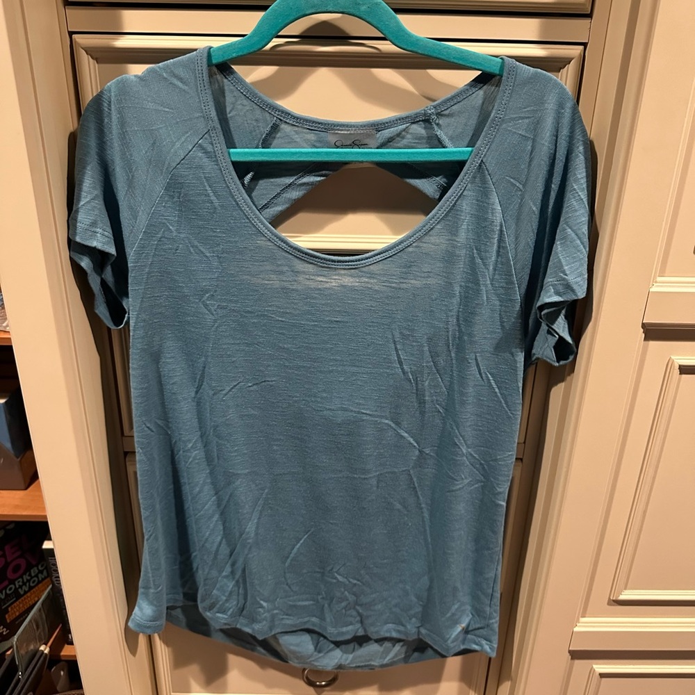 NWOT Jessica Simpson Activewear Dusty Blue Short Sleeve Shirt Medium